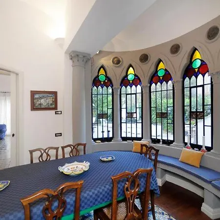 Sleeps 14 Air Con * 상트아그넬로