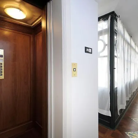 Sleeps 14 Air Con