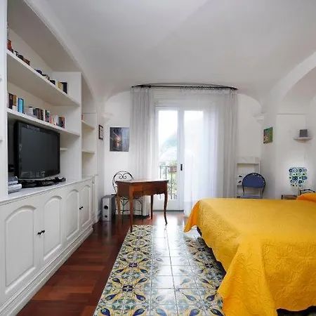 Sleeps 14 Air Con